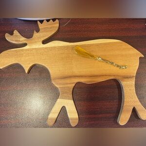 Moose Shaped Wooden Cutting Board with Gold Knife